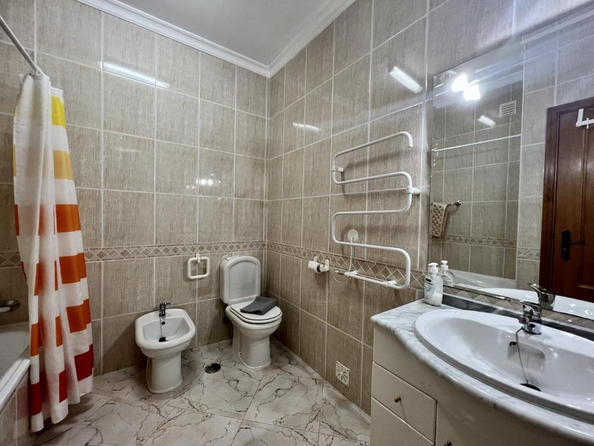 Appartamento Quarteira Elegant With Pool By Homing Esterno foto