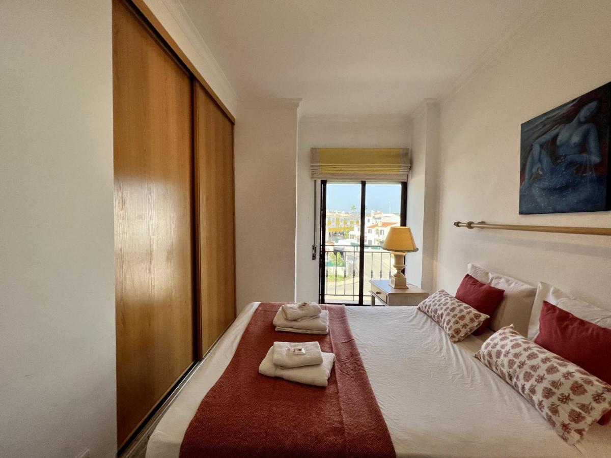 Appartamento Quarteira Elegant With Pool By Homing Esterno foto
