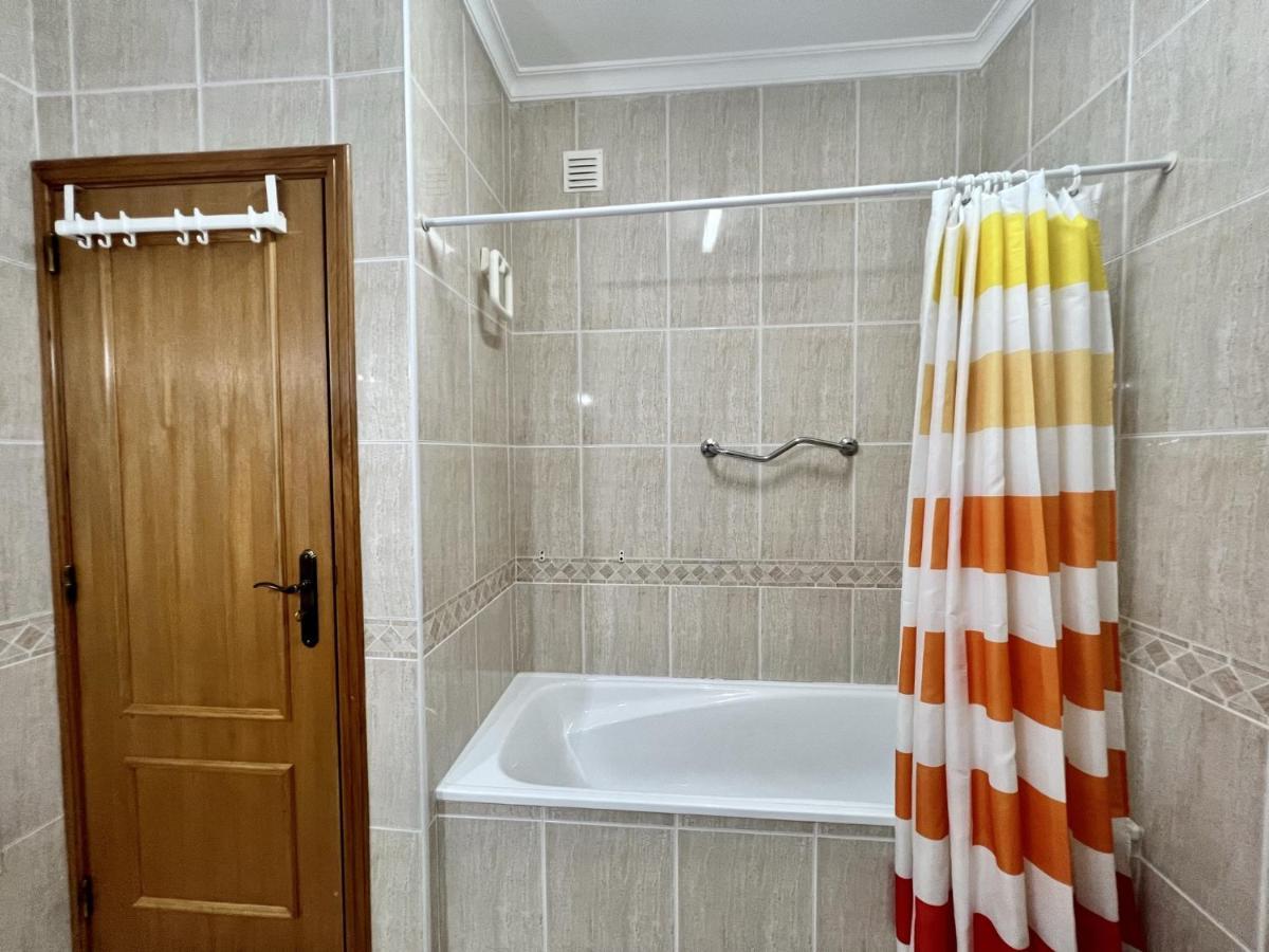 Appartamento Quarteira Elegant With Pool By Homing Esterno foto