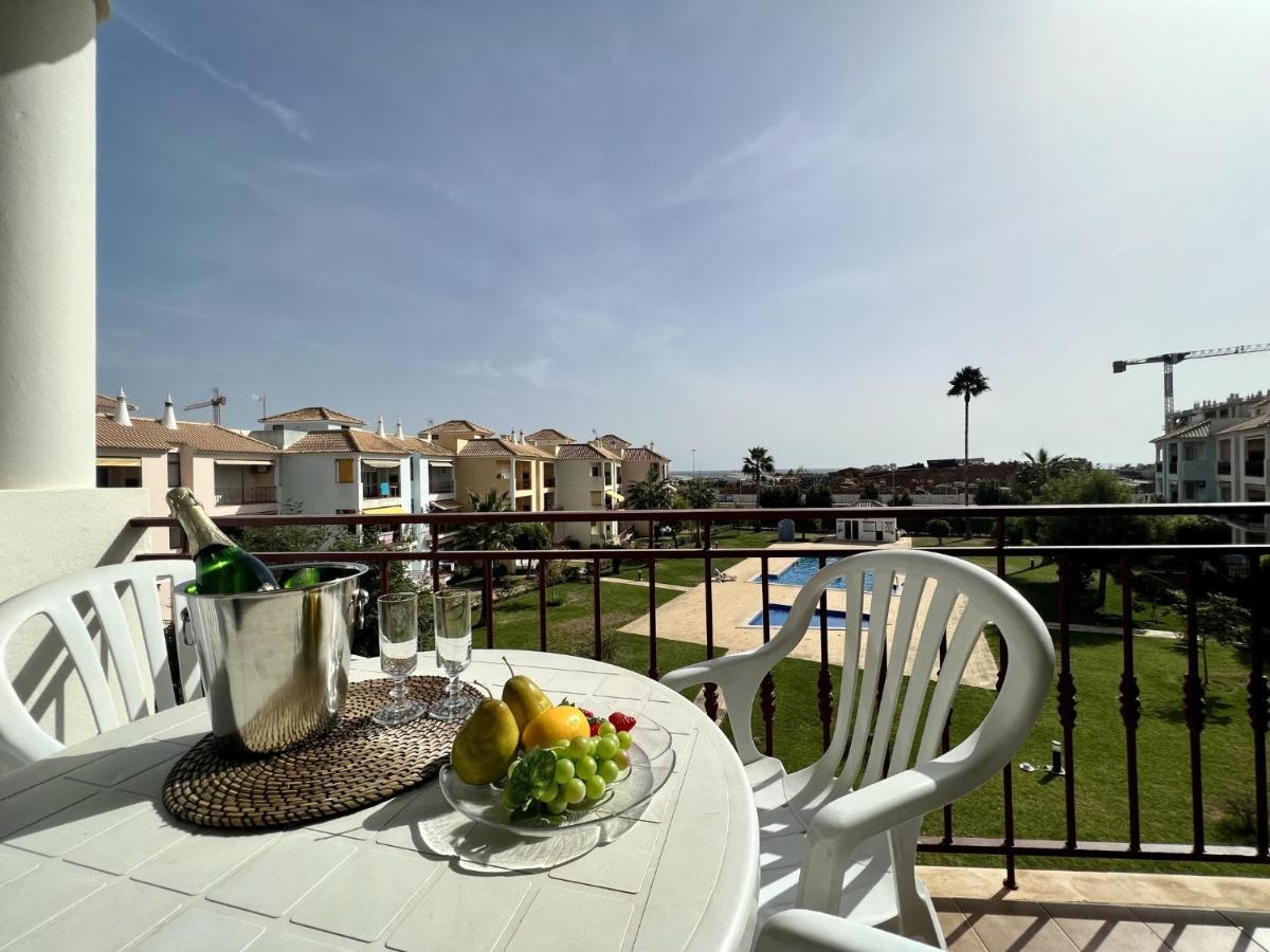 Appartamento Quarteira Elegant With Pool By Homing Esterno foto