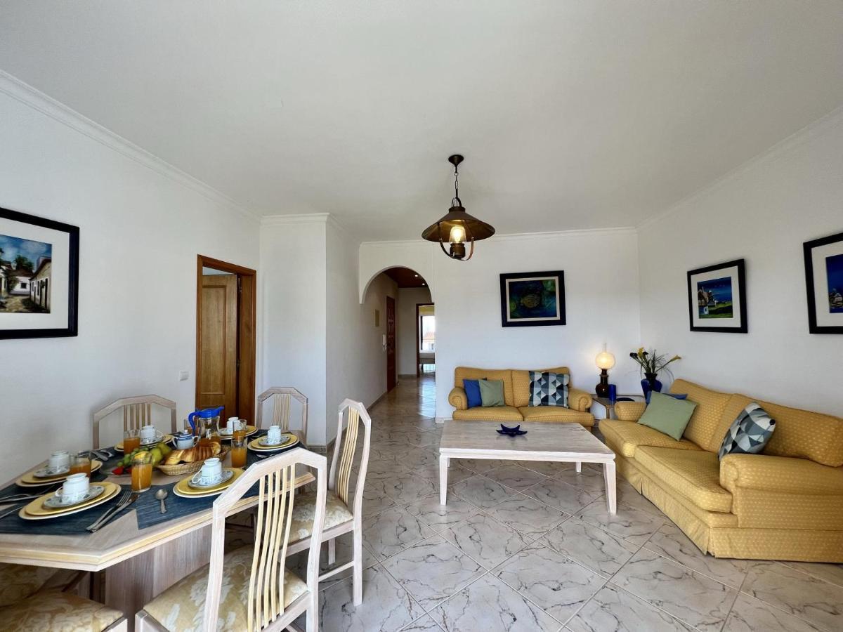 Appartamento Quarteira Elegant With Pool By Homing Esterno foto