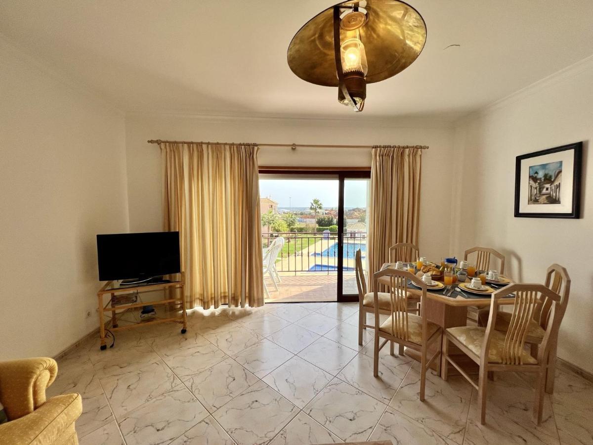 Appartamento Quarteira Elegant With Pool By Homing Esterno foto