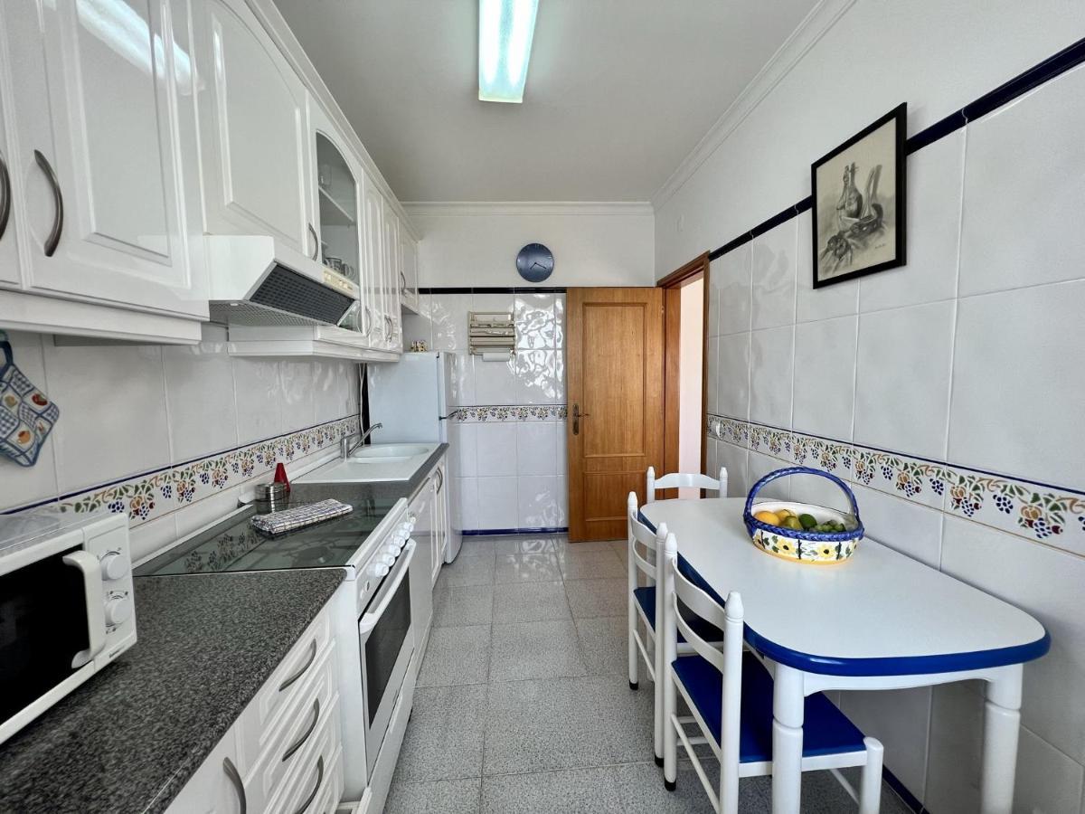 Appartamento Quarteira Elegant With Pool By Homing Esterno foto
