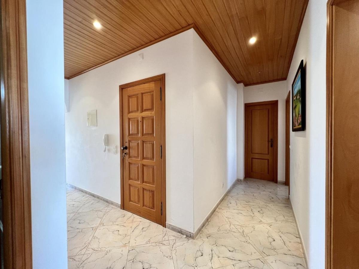 Appartamento Quarteira Elegant With Pool By Homing Esterno foto