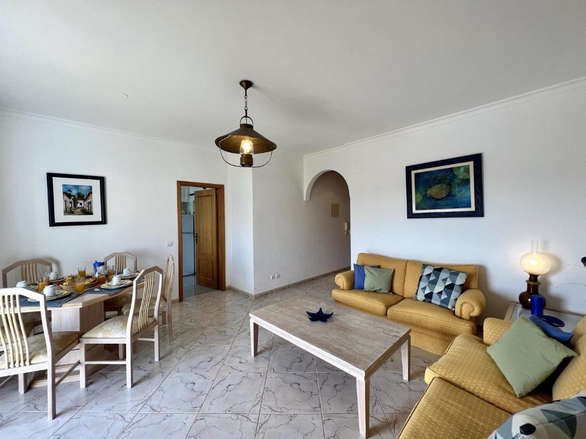 Appartamento Quarteira Elegant With Pool By Homing Esterno foto