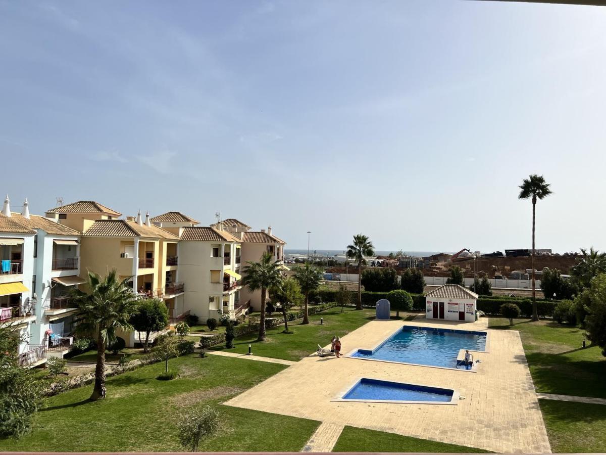 Appartamento Quarteira Elegant With Pool By Homing Esterno foto