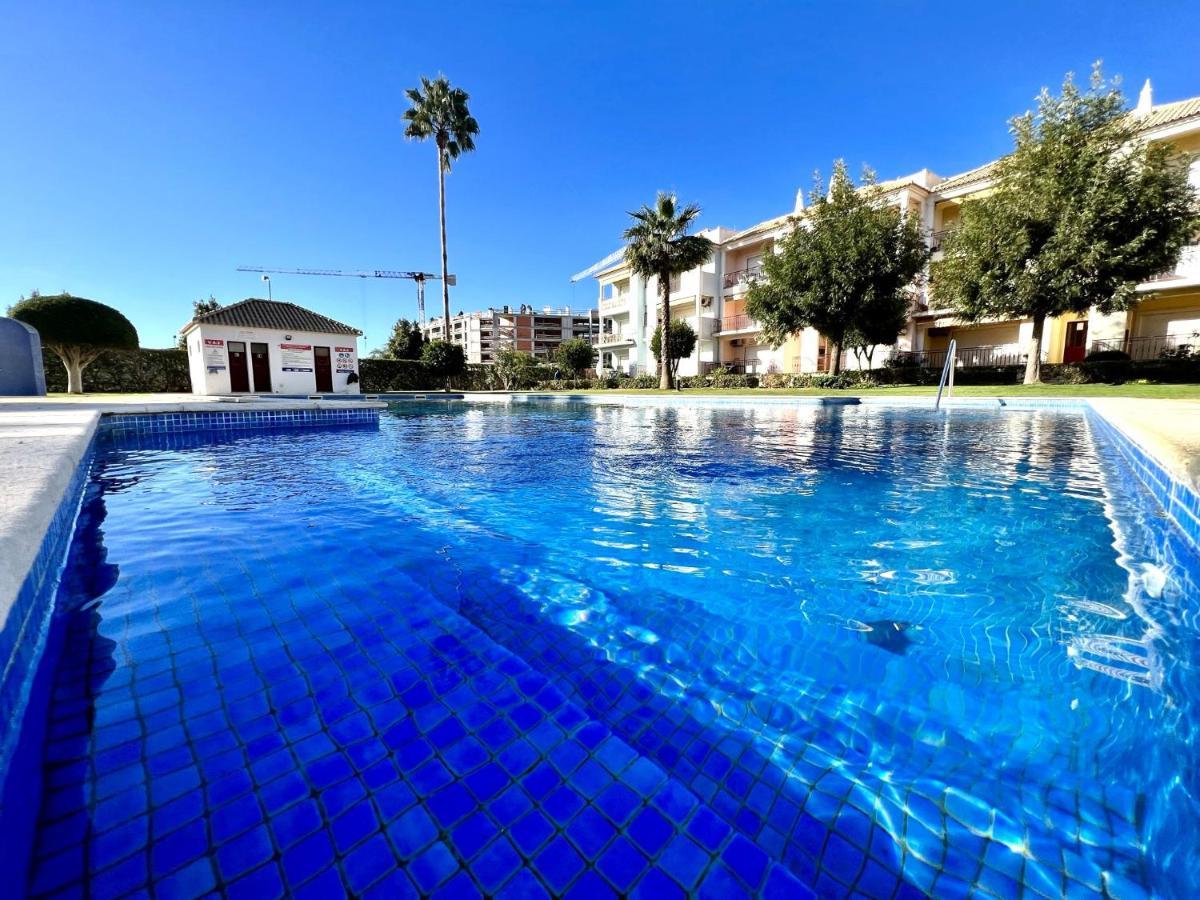 Appartamento Quarteira Elegant With Pool By Homing Esterno foto
